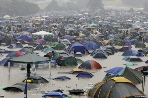 WETCAMP_rainy_glastonbury-678x452